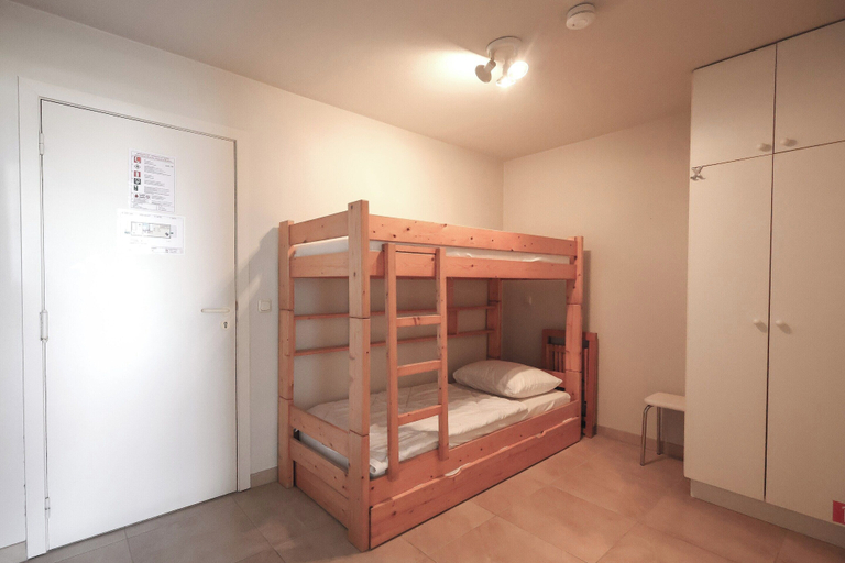 Room 5, Apartment in Koksijde Near Sandy Beaches, West-Vlaanderen