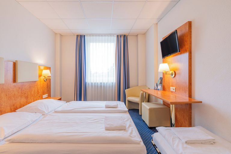 Bedroom 3, Euro - Hotel, Ortenaukreis