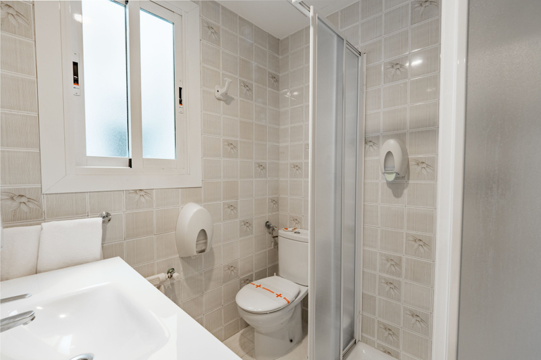 Bathroom 4, Hotel Amic Colón, Baleares