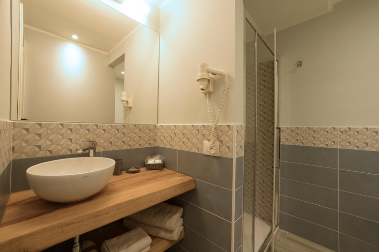 Bathroom 8