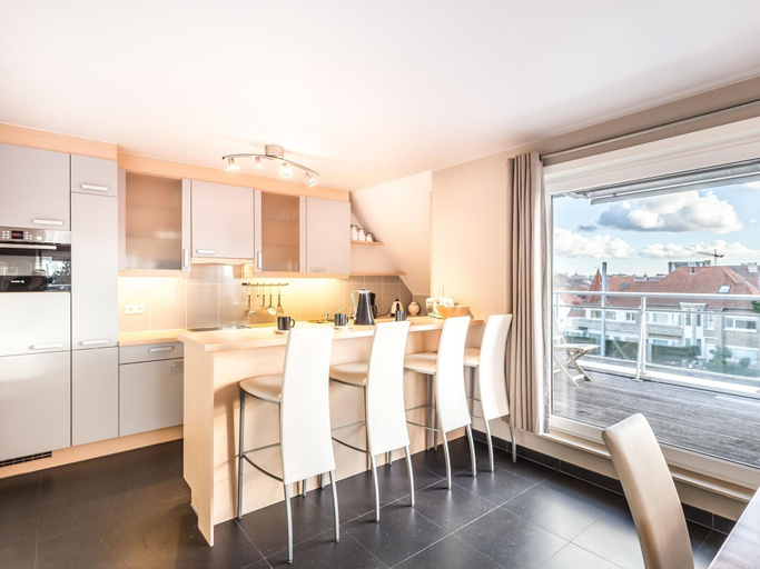 Private kitchen 3, Maeterlinck 201 Sunny Penthouse in Koksijde, West-Vlaanderen