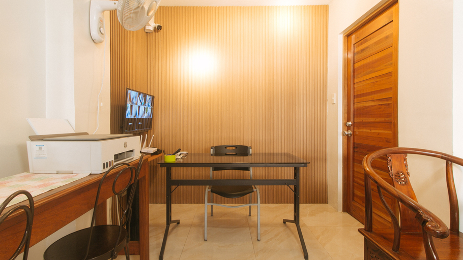 Bedroom 3, RedDoorz @ Delorian Residences, Makati City