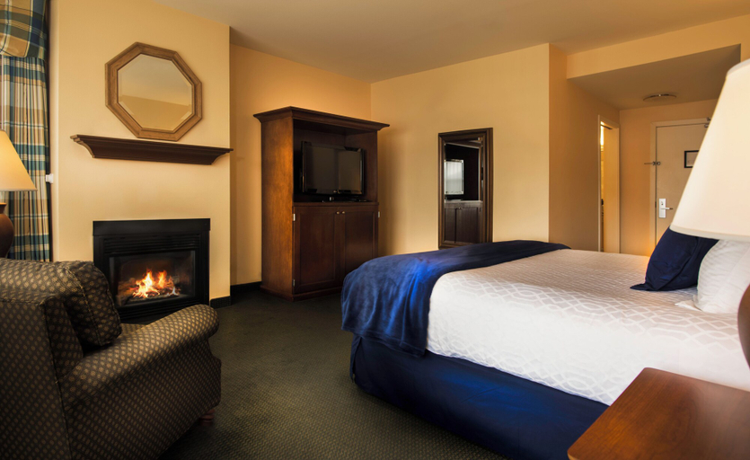 Bedroom 3, The Landing Hotel & Restaurant, Ketchikan Gateway