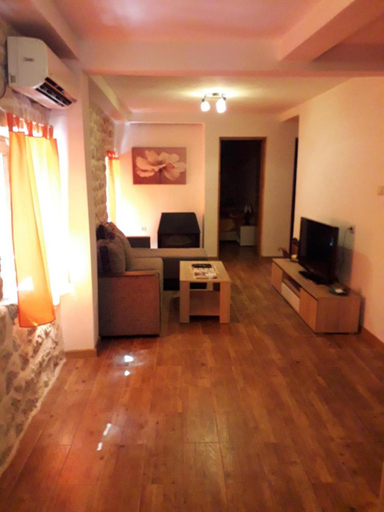 Others 4, Apartments Ana 1