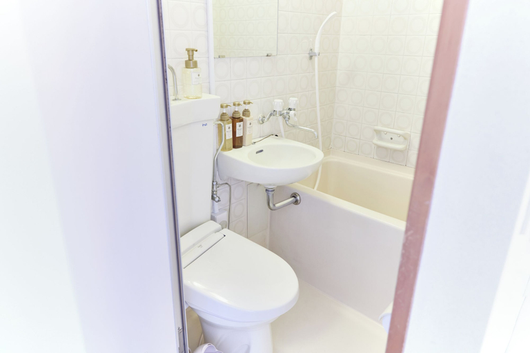 Bathroom 5, Heiwadai Hotel Otemon, Fukuoka