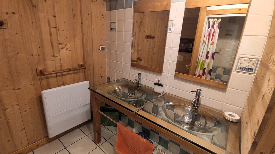 Bathroom 5, La Grange Aux Loups, Savoie
