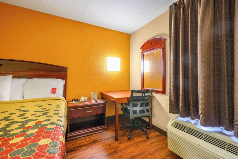 Bedroom 3, Econo Lodge Decatur South, Morgan