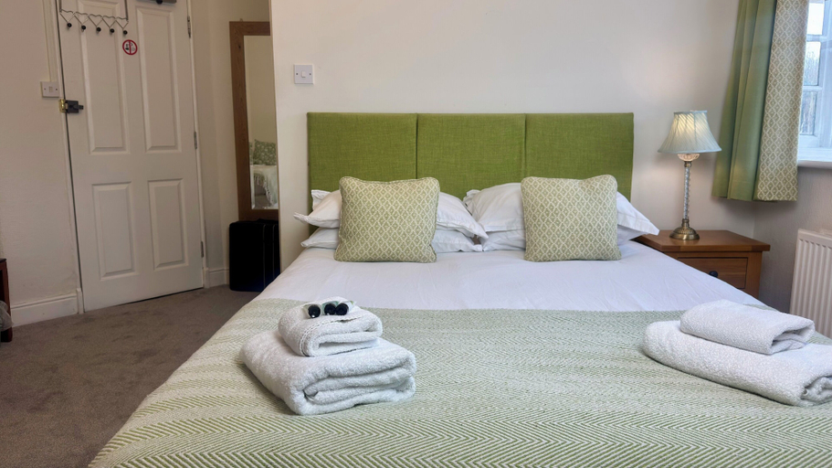 Bedroom 2, The Cricketers Inn, Hampshire