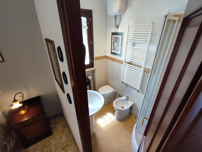 Bathroom, La Casa del Viandante, Rieti