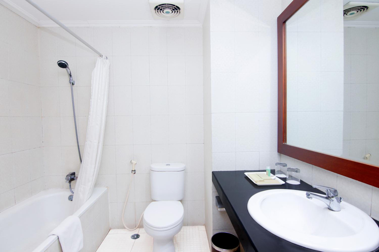Bathroom 3, Parkside Mandarin Hotel Pekalongan, Pekalongan
