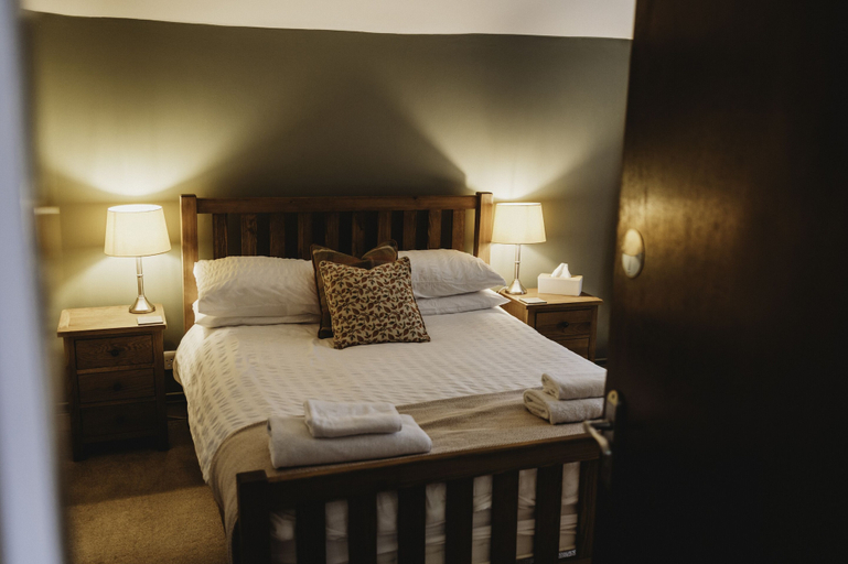 Bedroom 2, The White Lion Inn, Leicestershire