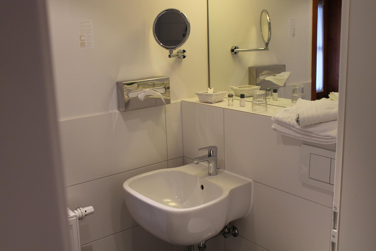 Bathroom 4, Fürstenhof Wernigerode Garni, Harz
