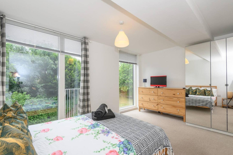 Room 3, Leeds - Sleeps 4 - Free Parking, Leeds