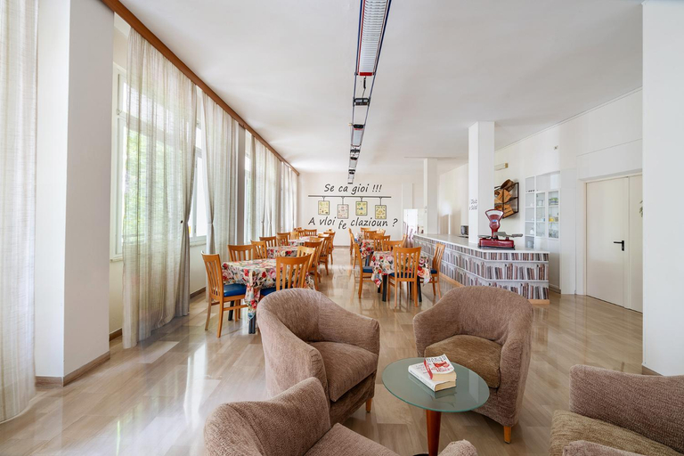 Others 3, Hotel Sayonara, Rimini