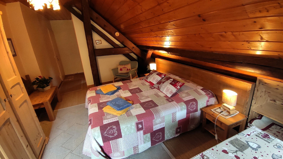 Bedroom 3, La Grange Aux Loups, Savoie