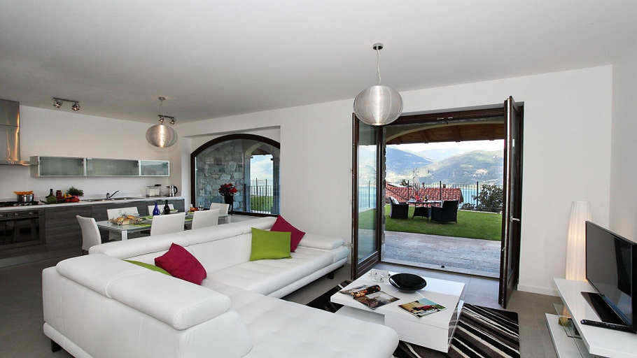 Others 5, Villa Serena, Como