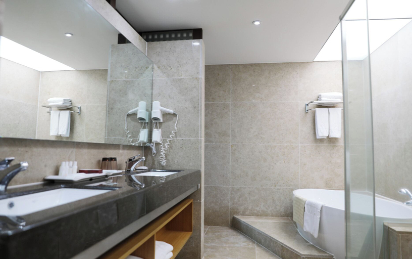 Bathroom 12