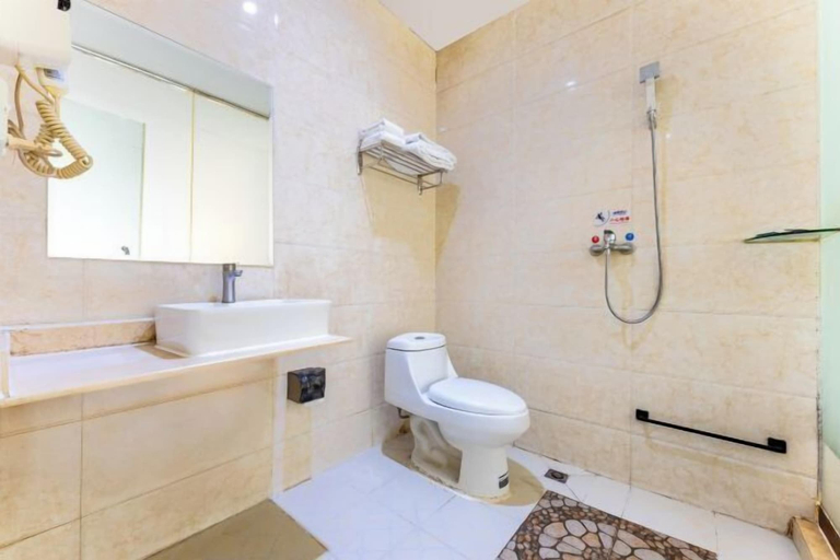Bathroom 5, Baiyue Express Hostel, Dongguan