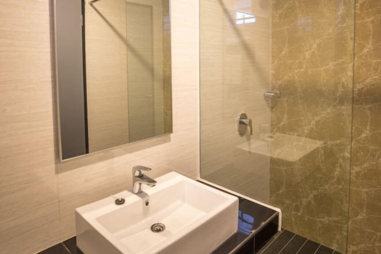 Bathroom 10