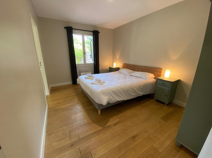 Room 3, Luxury Villa With Covered Terrace in Chalais, Charente