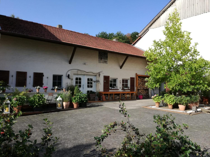 Zuruck zur Natur - Urlaub im Zirkuswagen, Sommeratelier oder Schindelwagen, Kusel