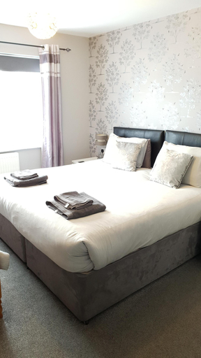 Bedroom 2, The Roslyn Hotel, Torbay
