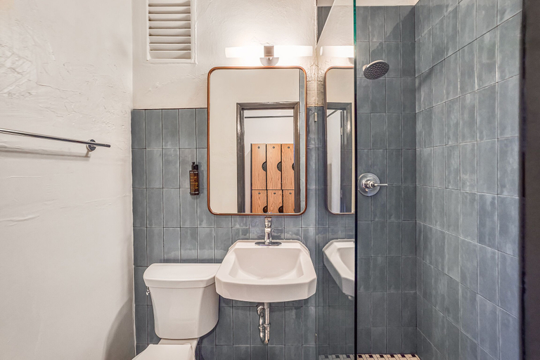 Bathroom 4, Freehand Miami, Miami-Dade