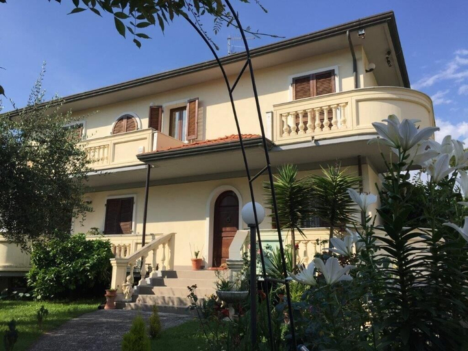 Casa Tirrena 600m from sea, Massa Carrara
