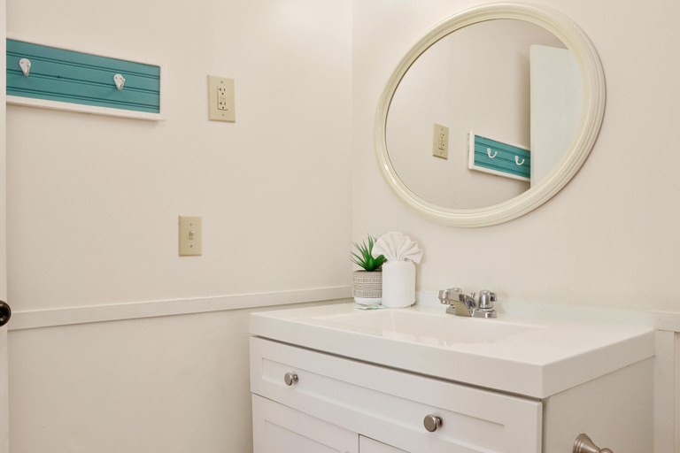 Bathroom 3, Alfie's Place, Gulf