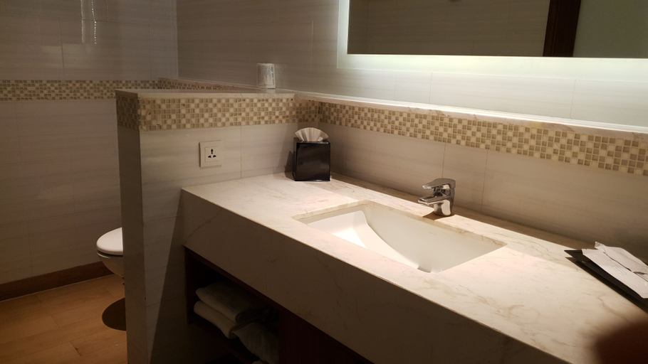 Bathroom 5, Fairfield by Marriott Visakapatnam, Visakhapatnam