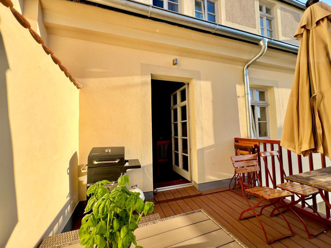 Others 4, Oswald Hempel, mit 5 Zimmermaisonette und 3 Zimmer Gartenwohnung, Görlitz