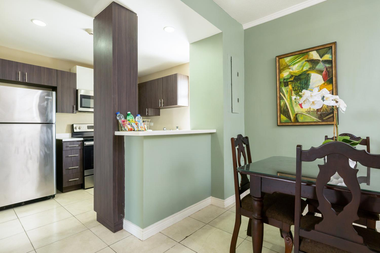 Others 4, Choose To Be Happy at Brompton Estates - 1-BR & 2-BR w Pool