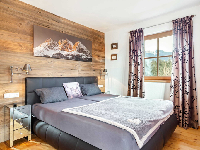 Bedroom 3, Unique & Exclusively Furnished Chalet near Ski Lift, Zell am See