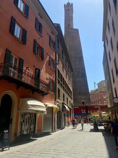 Others 4, Canard Suite, Bologna