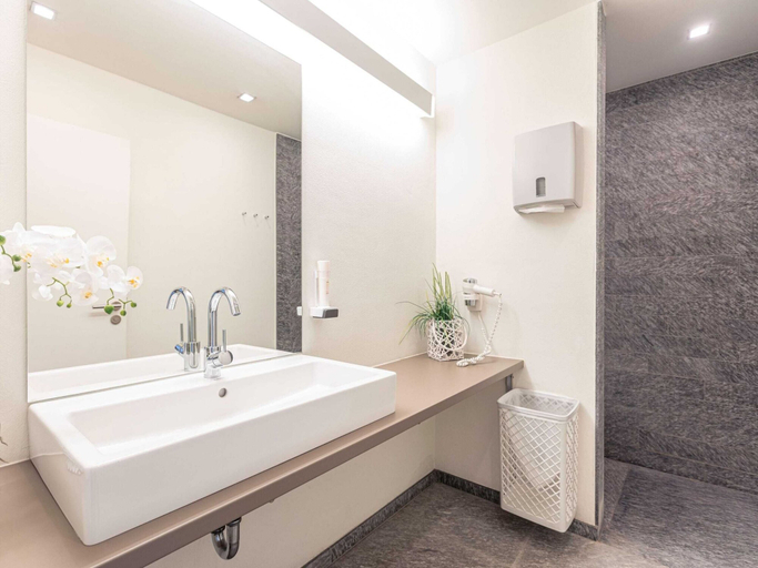 Bathroom 3, Nice Apartment With Dishwasher, Near the Ski Slopes, Sankt Johann im Pongau