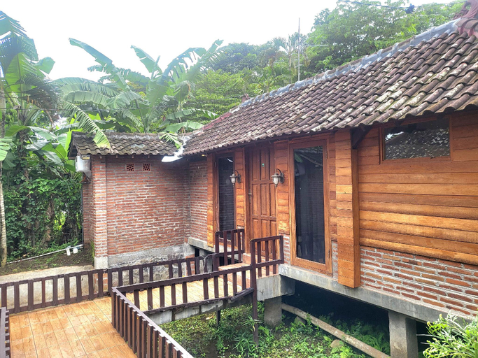 Exterior 14