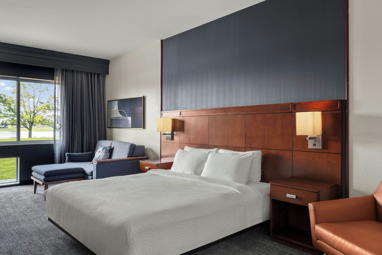 Bedroom 2, Courtyard by Marriott Evansville East, Vanderburgh
