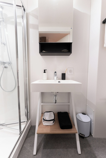 Bathroom 5, Ecla Paris Villejuif, Val-de-Marne