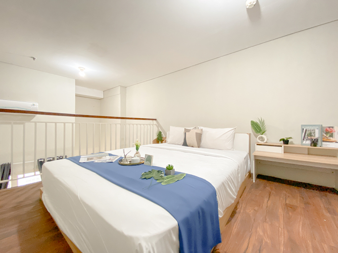 Full Furnished Studio Loft with Sofa Bed Nifarro Park Apartment By Travelio, South Jakarta