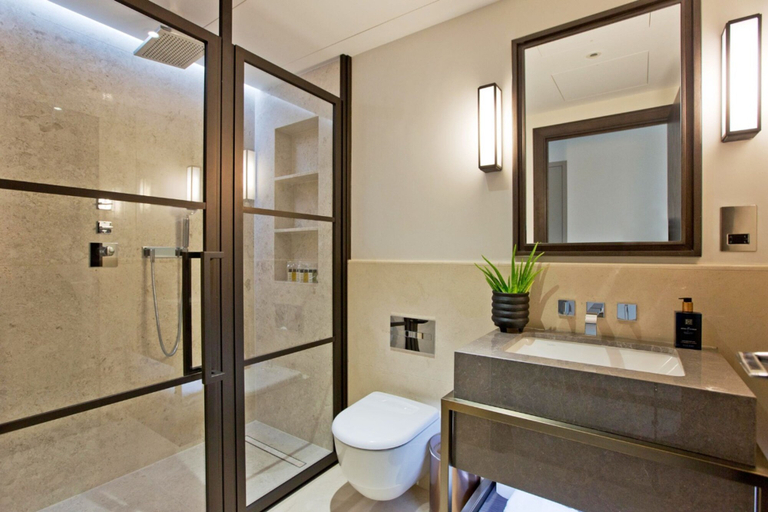 Bathroom 3, 2-bed Deluxe Apt 621, London
