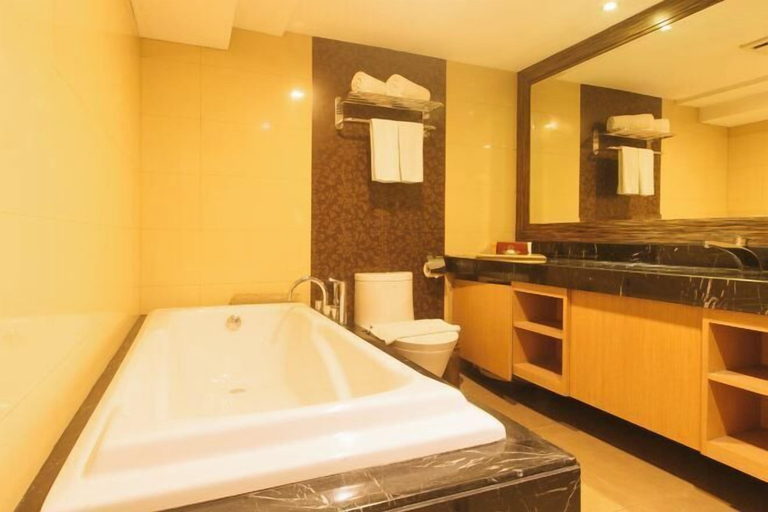 Bathroom 12