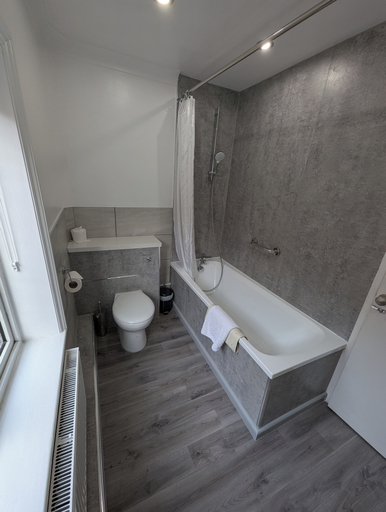 Bathroom 4, The Walnut Tree Hotel, Somerset