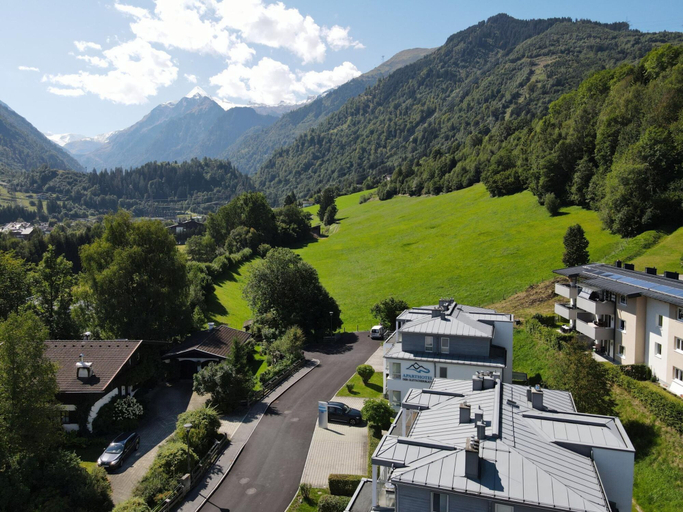 Room 5, Apartment Glacier View 14 2 With Balcony, Zell am See