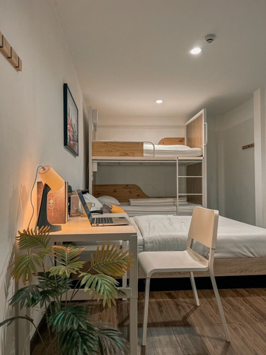 Others 5, Click Hostel, Wattana