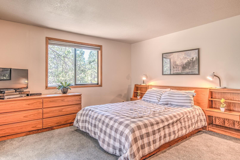 White Elm Lane #31 by Village Properties at Sunriver, Deschutes