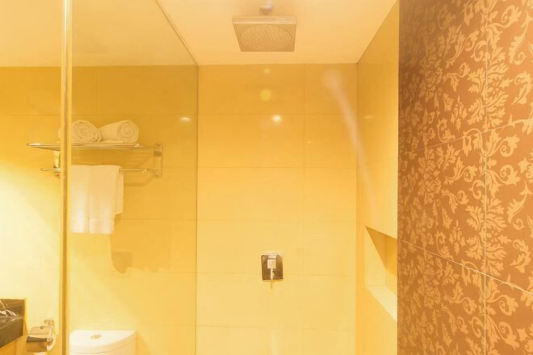 Bathroom 13
