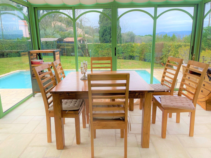 Dining 4, Charming Holiday Home in Mougins With Pool, Alpes-Maritimes