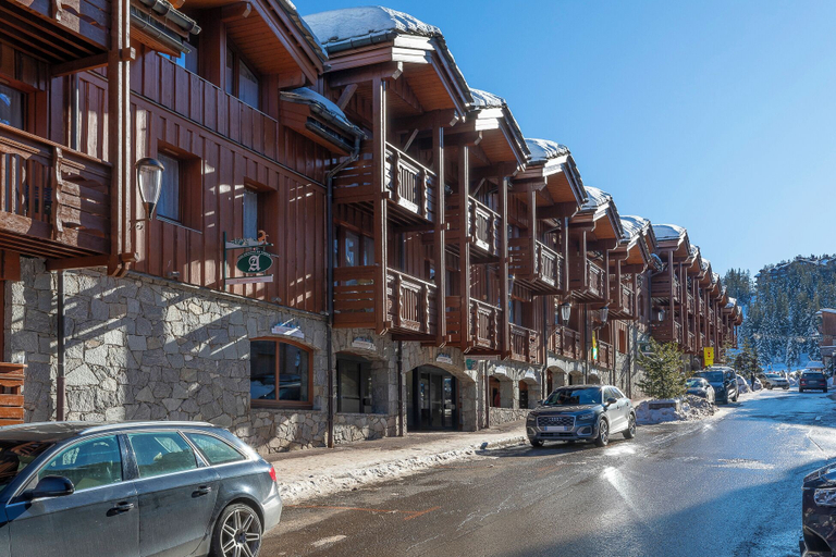 Exterior & Views