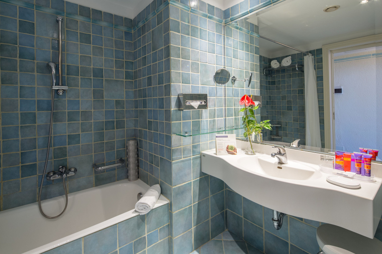 Bathroom 5, UNA Hotels Capotaormina, Messina