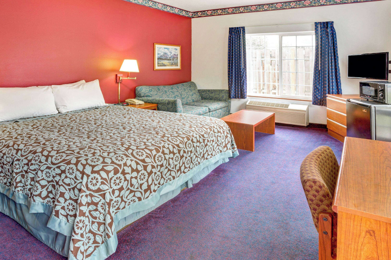 Bedroom 3, Days Inn & Suites by Wyndham Gresham, Multnomah